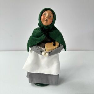 Byers Choice Carolers figurine Girl with Cheese box 1997